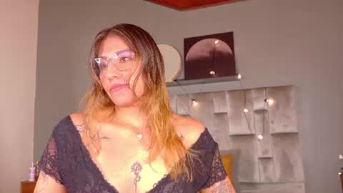 L I A   online show from July 10, 7:42 am
