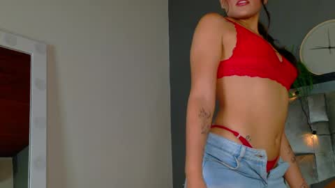 L I A   online show from May 19, 2:51 am