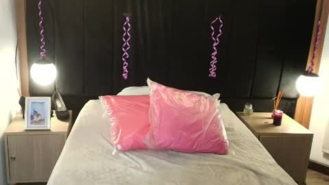 L I A M O N R O E online show from April 8, 12:29 pm