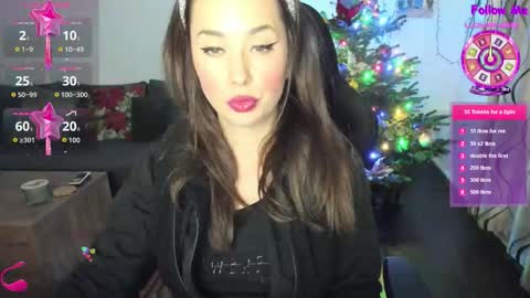 LiaQuinn online show from December 17, 3:27 pm