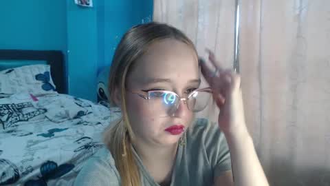 Lia Roberts online show from February 18, 11:44 am