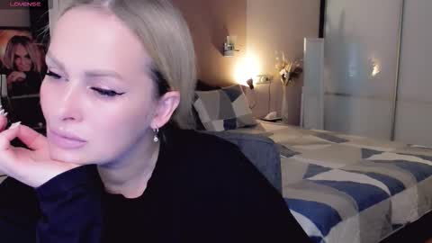Snapshot of libby_nora chatting on October 22, 10:42 am Libby online show from October 22, 10:42 am