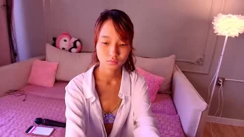 Lihn Pham online show from March 19, 3:22 am