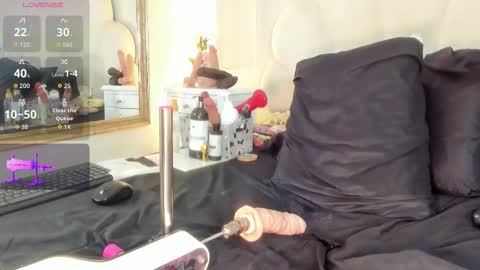 liincostelloo online show from November 28, 1:58 pm