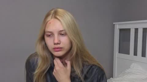 Snapshot of lil_tasty33 chatting on September 20, 10:46 am Emma online show from September 20, 10:46 am