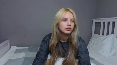 Snapshot of lil_tasty33 chatting on September 29, 9:58 am Emma online show from September 29, 9:58 am
