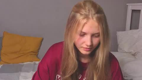 Snapshot of lil_tasty33 chatting on September 22, 10:57 am Emma online show from September 22, 10:57 am