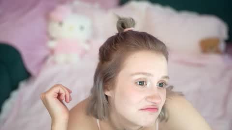 Snapshot of lil_tweety chatting on October 13, 9:39 pm Rina  online show from October 13, 9:39 pm