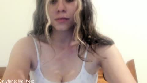 Snapshot of lila_herz chatting on December 14, 1:17 am Ren online show from December 14, 1:17 am