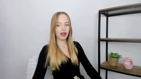 LiliaDesire online show from December 3, 4:06 pm