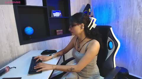 lili_clan online show from October 20, 3:15 pm