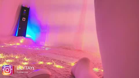 Lili online show from February 22, 5:03 pm