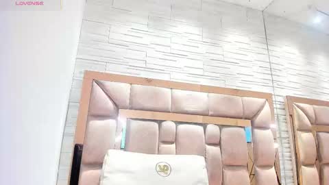 LILIAN  online show from December 22, 7:50 pm