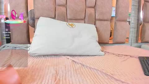 LILIAN  online show from September 9, 9:25 pm