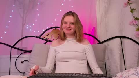 hi guys Im new here Im 18 years oldIve never had sex online show from March 3, 2:21 pm