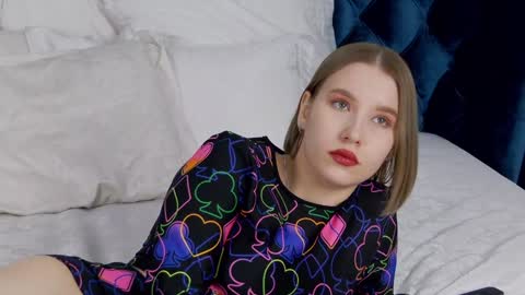 LiliLinn online show from February 7, 6:24 am