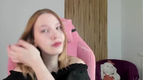 LiliLinn online show from August 3, 4:27 am