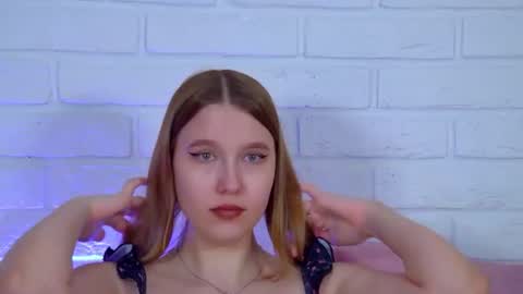 LiliLinn online show from June 18, 9:14 am