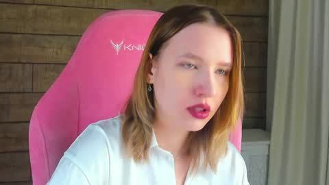 LiliLinn online show from March 19, 4:50 am