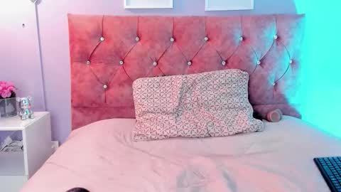 lilirousee online show from March 20, 7:19 pm