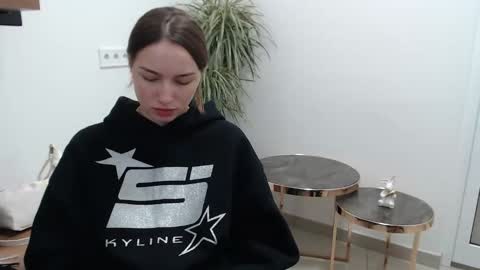 Snapshot of lilit_sweet_ chatting on October 28, 10:43 am lilit_sweet_ online show from October 28, 10:43 am