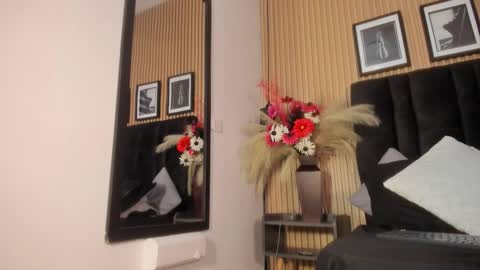   online show from December 14, 8:03 pm