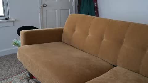 L online show from October 31, 8:35 pm