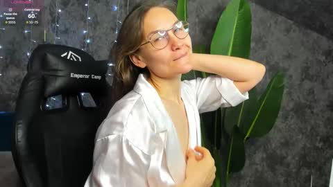 lillian_white1 online show from January 6, 12:47 am