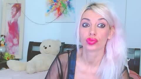 Lara online show from November 3, 3:32 am