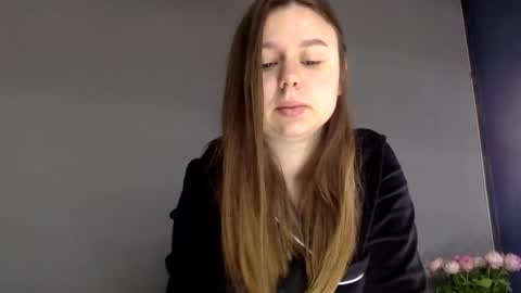 Snapshot of lillianx9zbld chatting on October 21, 7:34 am Lily online show from October 21, 7:34 am