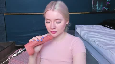 lillie_berry online show from April 8, 4:47 am