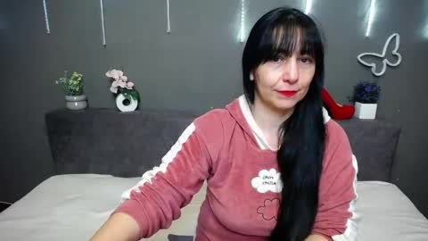 lilugrants online show from April 28, 2:27 am