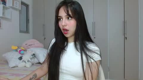 Snapshot of lily_crushx chatting on January 7, 7:52 am Lirio         online show from January 7, 7:52 am