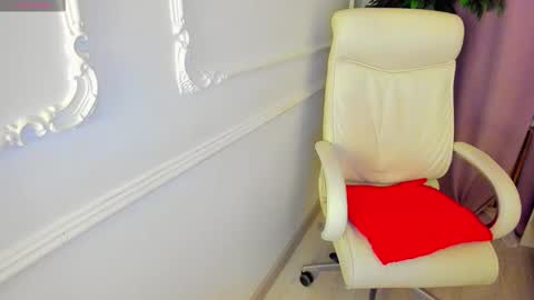 Lily online show from March 16, 5:10 am