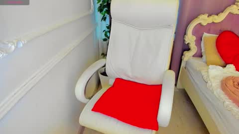 Lily online show from March 15, 5:09 am