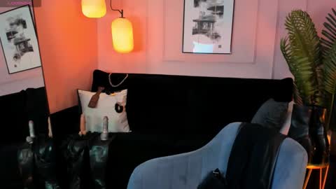 Lily online show from November 15, 7:42 am