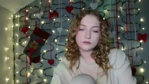 small lily online show from December 19, 6:44 pm