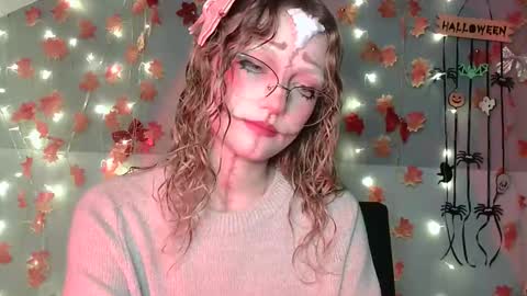 Snapshot of lily_tayberry chatting on October 21, 3:16 pm small lily online show from October 21, 3:16 pm