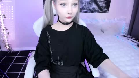 Lily online show from May 9, 3:30 am