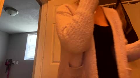 LilyMae online show from February 17, 4:50 pm