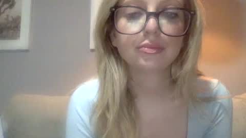 LilyMae online show from December 4, 8:29 pm