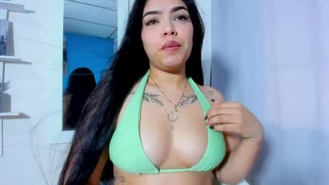 lilyscott1 online show from April 21, 9:22 pm