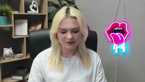 Lily online show from March 5, 2:35 pm