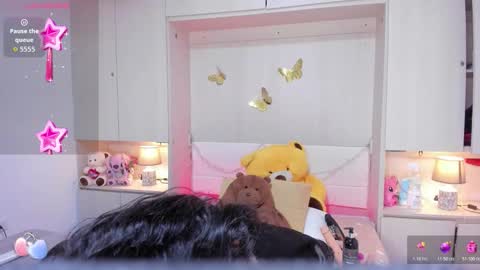 lilywhitee1 online show from March 18, 4:06 am