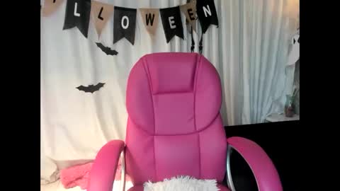 lina_clark_ online show from November 1, 6:56 pm