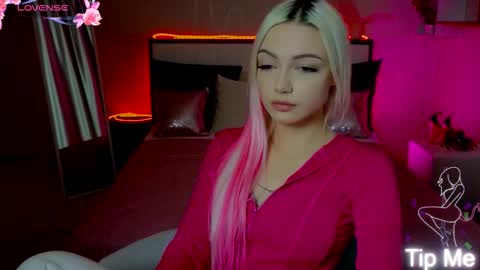 I am Lina online show from November 16, 2:28 pm