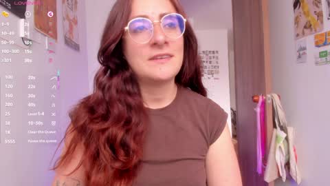 Giggles  online show from March 27, 2:29 pm