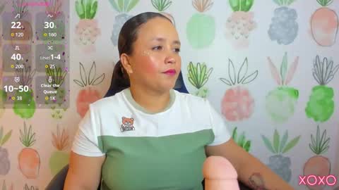 L I N D A online show from November 10, 8:26 pm