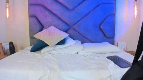 Linda Saenz online show from November 1, 2:21 pm