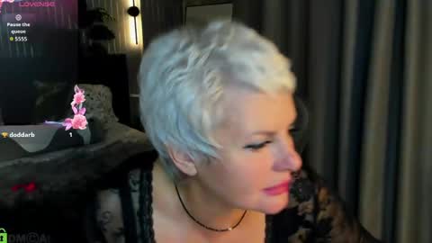 Linda Zefir online show from May 16, 2:25 am